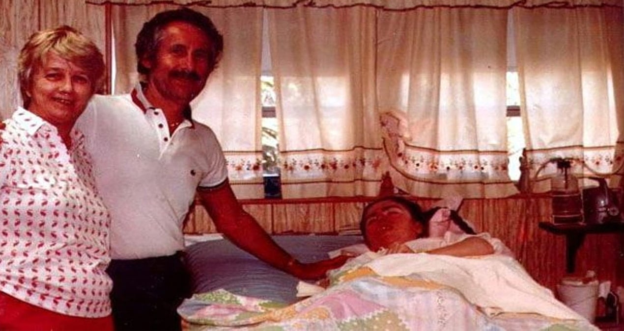 42 yil komada kaldi mezar tasina yazdirdigi 3 kelime herkesi aglatti zrvhKxUq