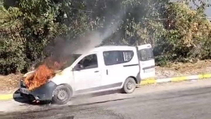 arac seyir halindeyken alev aldi kwXRCNYu