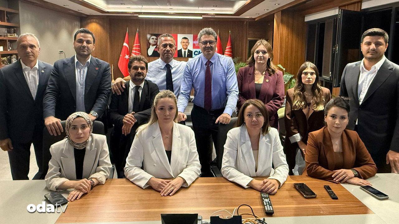 calisma ofisinde nobet suruyor VhOHnvYK