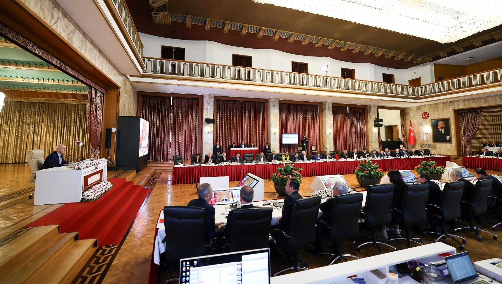 surec komisyonudusunce kuruluslarini dinleyecek mJ42EVGX