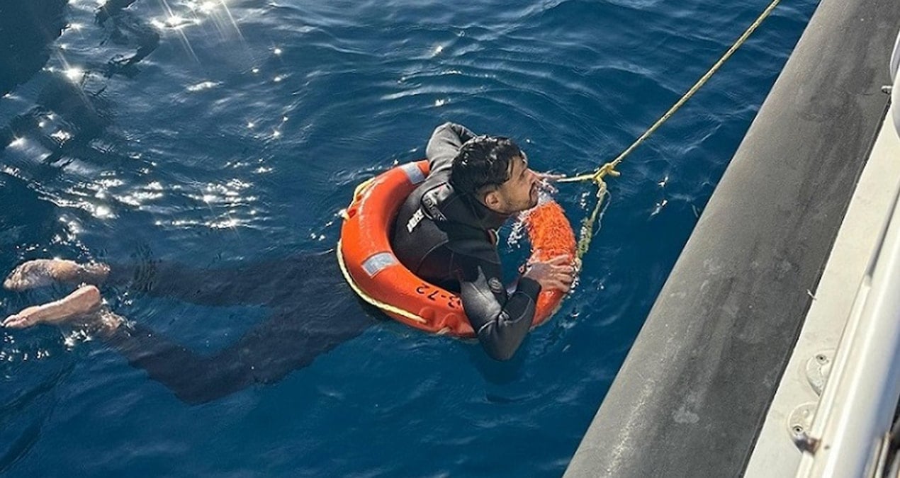 yunan adalarina yuzerek gecerken oluyorlardi QYiVz28w