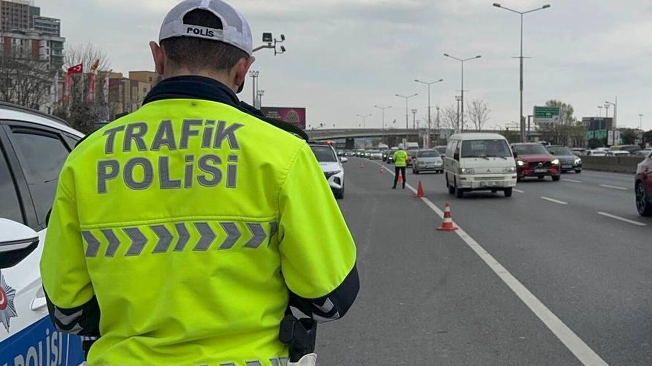 cezasi 1 yildan 3 yila kadar hapis ehliyet sahipleri trafikte dikkat UhbAKEXb