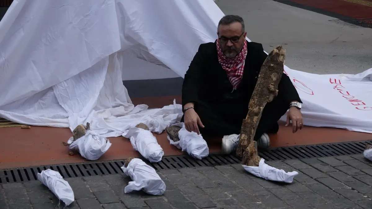 kemal saglamdan gazzeye dikkat cekme eylemi RFSK1gOt