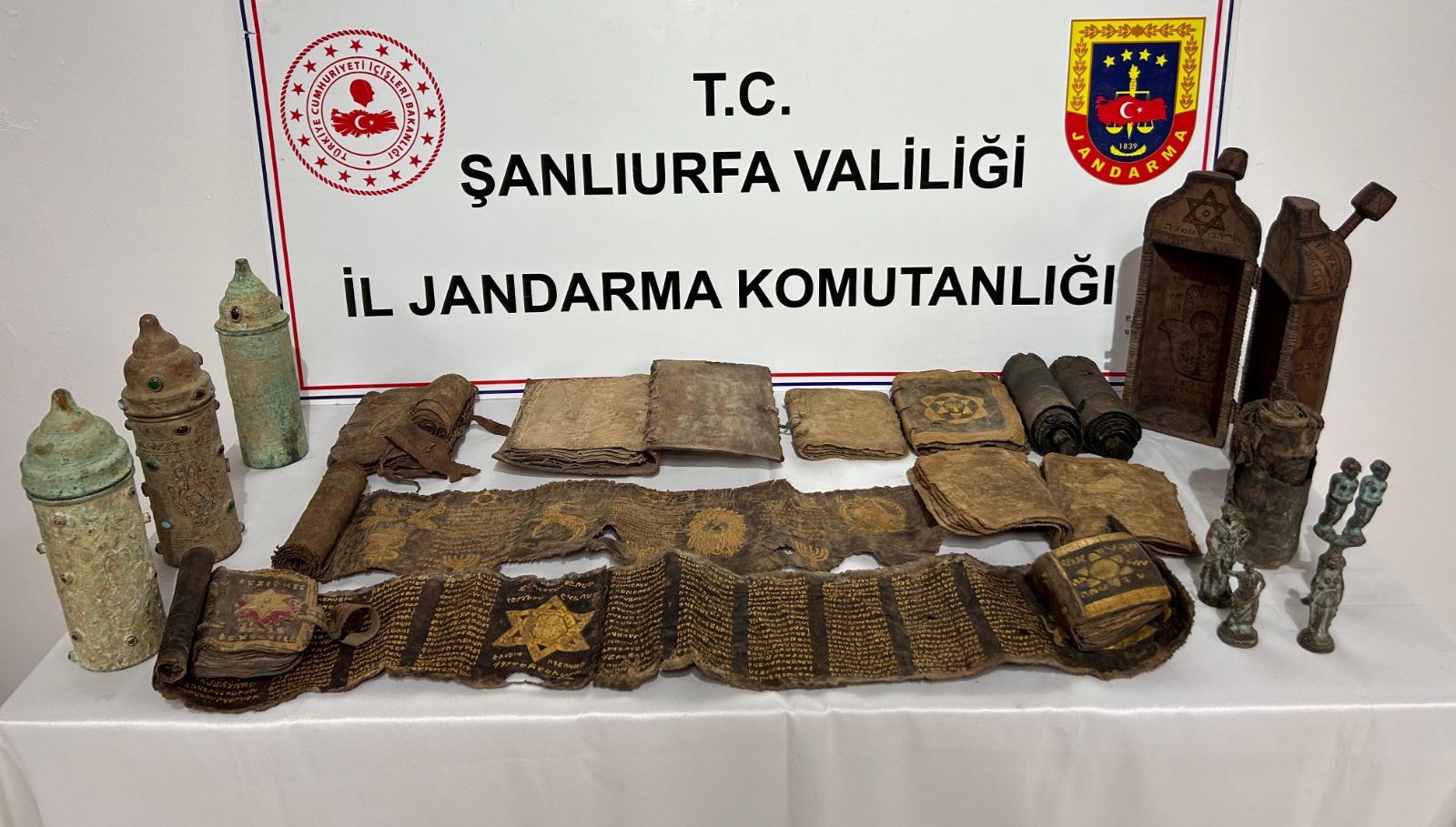 sanliurfada tarihi eser operasyonu 11 kitabe ve 4 heykel ele gecirildi ZkDJ2ghr