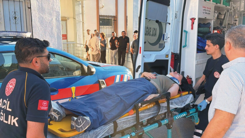 Adiyamanda turistleri tasiyan minibus sarampole devrildi 13 yarali z9DSnnNK